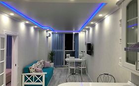 Luxe Apartment On Drahomanova